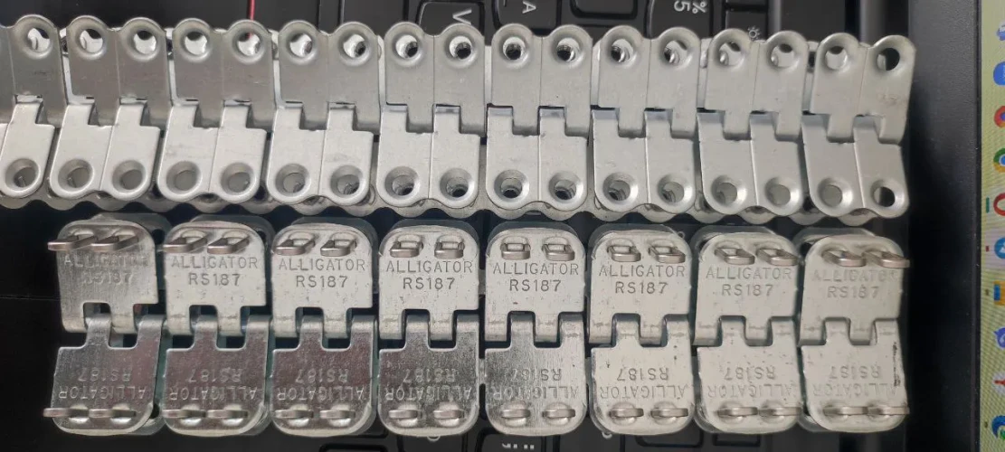 Сравнение RS187Alligator®  Flexco® и взаимозаменяемых соединителей типа MS25 на винтах